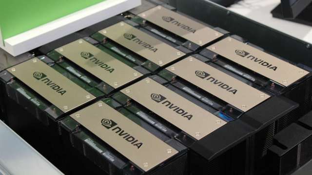 輝達H200輸陸解禁!中國券商:對騰訊、阿里巴巴資本支出及AI應用爆發有利(圖:Shutterstock)
