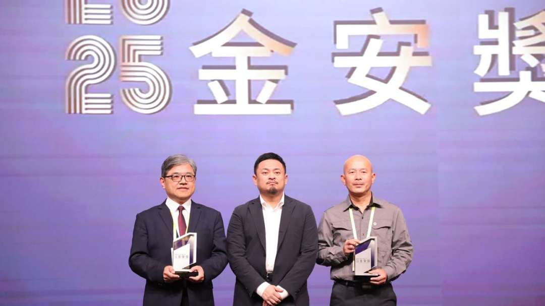 cover image of news article