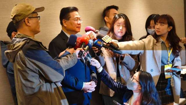 卓揆指新財劃法恐違反公債法，商總理事長許舒博：願召集八大工商團體做溝通橋樑。(記者黃皓宸攝)