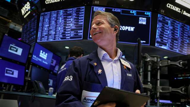 Fed3度降息 股債齊揚 標普逼近歷史新高(圖：REUTERS/TPG)