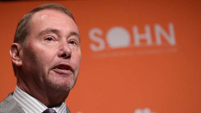 Fed降息1碼後 新債王看好大宗商品、加碼非美元資產 (圖:Reuters/TPG)