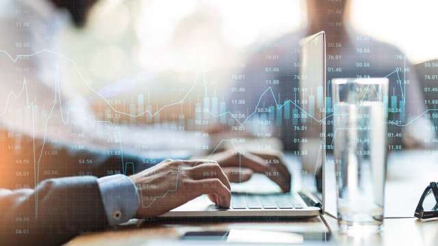 AI漫畫解盤:台指期暴跌561點!但為何我說這是『買點』?(圖:shutterstock)