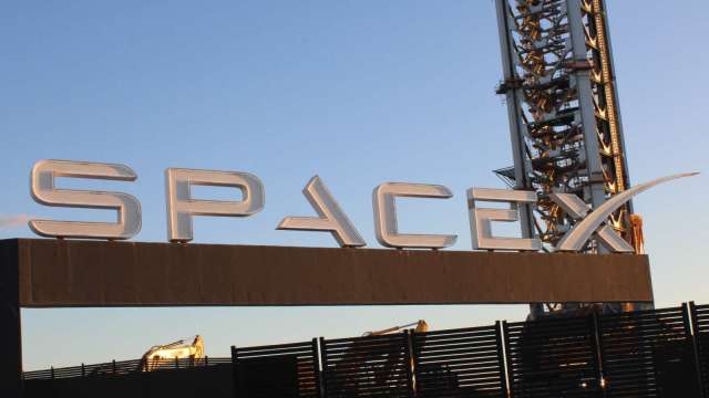 SpaceX投行「選秀」在即!估值飆升至8000億美元 SpaceX劍指全球最大科技上市案(圖:Shutterstock)