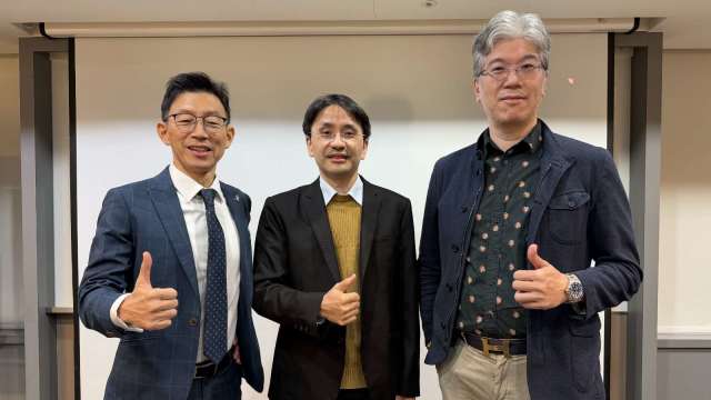 香港聚芯資本管理合夥人陳慧明、知識力科技執行長曲建仲、對沖基金Captain Global Fund創辦人程正樺。(首席國際顧問提供)