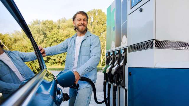 面對汽車產業壓力 歐盟擬放寬2035年燃油車禁令(圖:shutterstock)