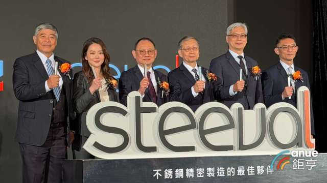 華新推出全新不銹鋼品牌「奇沃」多元應用解決方案攻AI商機。(鉅亨網記者劉玟妤攝)