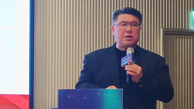 遠傳資訊長胡德民提三大關鍵策略,助力企業提升AI準備度。(圖:遠傳提供)