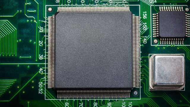 記憶體供應鏈失衡衝擊消費性電子市場!機構:2026智慧手機出貨恐年減2.1% 三年來首見(圖:Shutterstock)