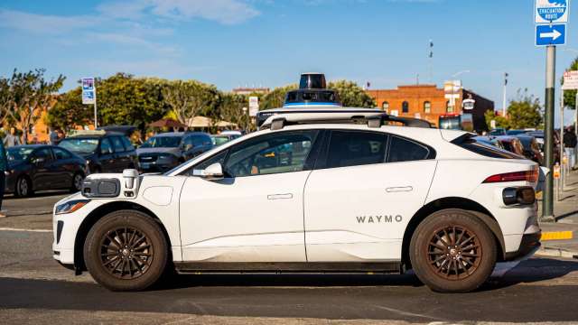 Robotaxi商機爆發 Waymo傳以至少1000億美元估值募集銀彈 (圖:Shutterstock)