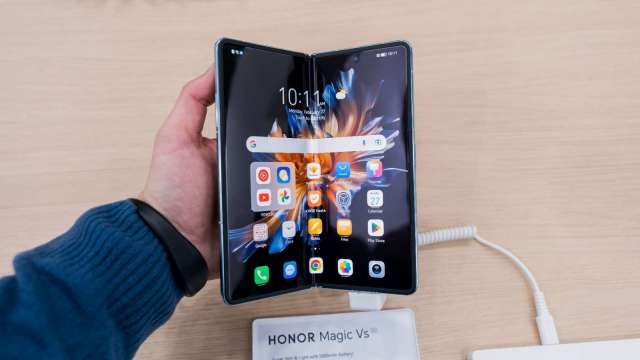 研調：Q2前記憶體恐再漲40% 2026年智慧手機出貨預期下滑2.1%。(圖：shutterstock)