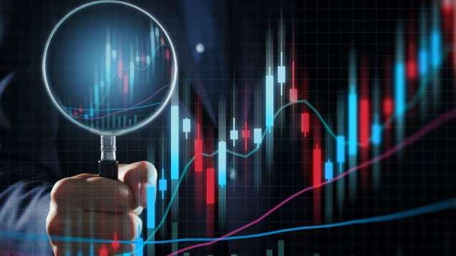 台股弱中透強,漲停股華通、一詮、十銓怎麼看?(圖:shutterstock)