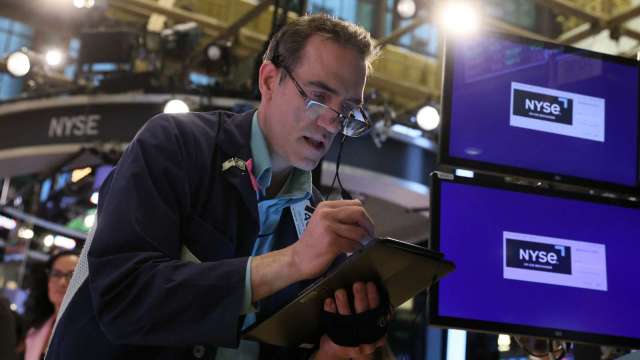 〈美股早盤〉Fed理事華勒談話偏鴿 市場押注降息 主要指數漲跌互現(圖：REUTERS/TPG)