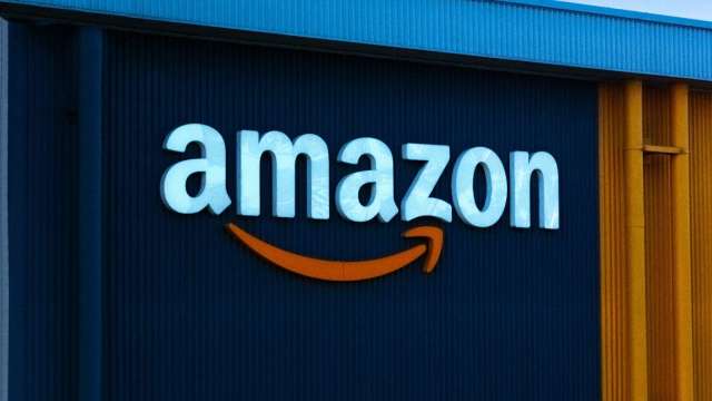 OpenAI正與亞馬遜洽談募資至少100億美元，並將採用AWS自研AI晶片Trainium。(圖:Shutterstock)