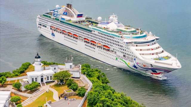 交通部4項新制元月起上路，國外郵輪在台營運需設點、滿70歲繳回駕照提供回饋金5成。(圖:航港局提供)