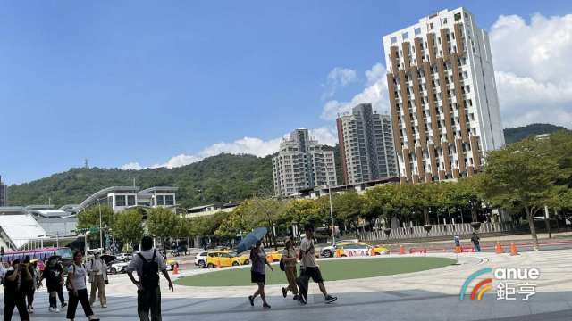 房仲：軌道經濟與科技廊帶仍爲房市長線題材。(鉅亨網記者張欽發攝)