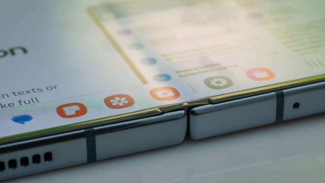 韓媒：三星「闊折疊」手機明年秋季上市 與蘋果iPhone Fold競爭（圖：Shutterstock）