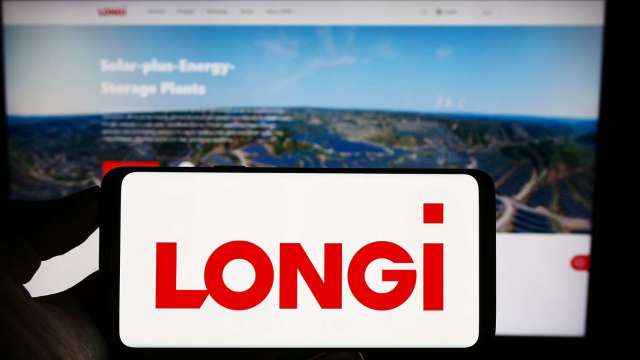 130%！銀價暴漲觸發太陽能零組件漲價潮 隆基綠能等一線陸廠力拚「去銀化」突圍（圖：Shutterstock）