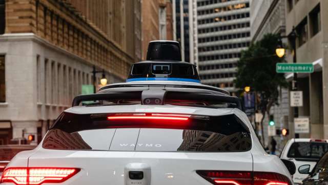 舊金山大停電致Waymo自動駕駛服務中斷 引發技術可靠性爭議(圖:shutterstock)