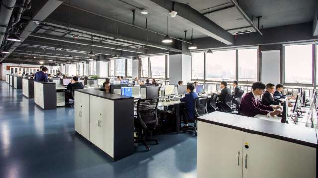 中國近80%職場人會因「內捲」跳槽。（圖：Shutterstock）