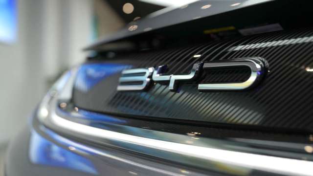 2024年比亞迪曾發布通知，依據員工的工作業績和工作表現，進行加薪、晉級和獎金分配。（圖：Shutterstock）