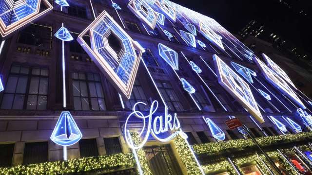 逾1億美元債務月底到期 美精品百貨擬聲請破產 (圖:Saks Fifth Avenue Faccebook)