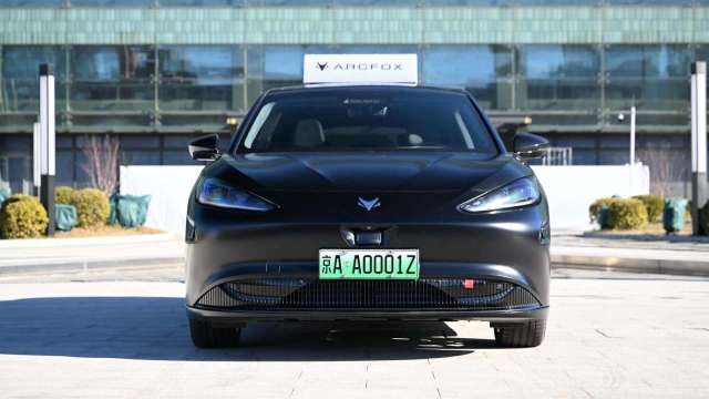 北京發放首批L3級高速公路自駕車專用號牌。（圖：京報網）