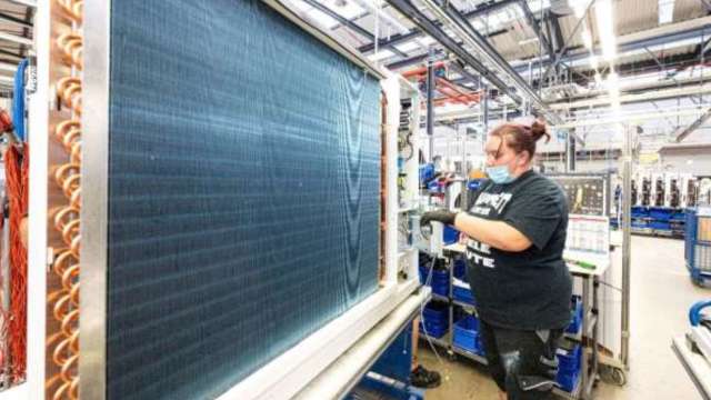 美國10月核心資本財訂單月增0.5%，連第4個月成長，顯示企業設備投資動能穩健。(圖:Reuters/TPG)