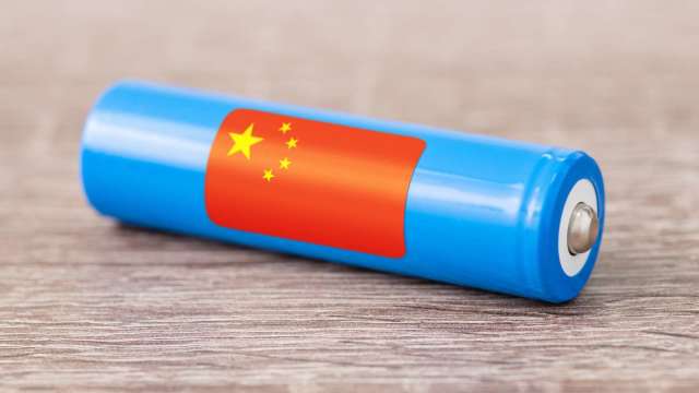 美中AI競賽隱憂現！《紐時》：美AI與軍事都高度依賴中國電池。(圖：Shutterstock)