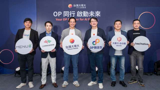 台灣大自研AI工具助力中小企業掌握40%隱形商機，明年自研AI工具營收三位數成長。(圖：台灣大提供)