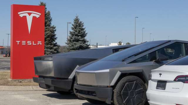 特斯拉打破慣例公布分析師預期 恐連續第二年銷量下滑(圖:shutterstock)