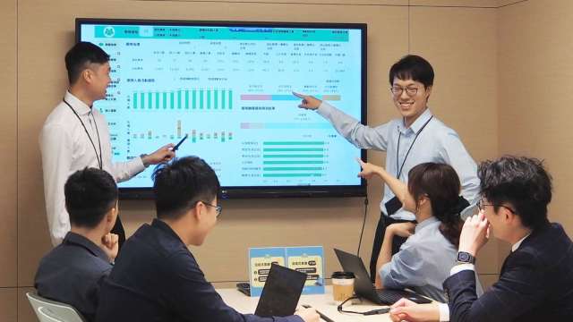 2026年國泰金控大舉招募逾7600人,且因應AI浪潮,「數位科技」人才需求持續攀升,今年預計招募逾800位,已連續四年正成長。(圖/國泰金控提供)