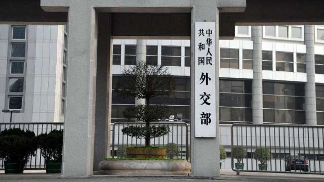 中方對美方悍然對一個主權國家使用武力，並對一國總統動手深表震驚，予以強烈譴責。（圖：人民日報）