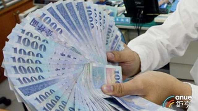 新台幣今日逆勢貶值1.19角收31.538元。(鉅亨網資料照)