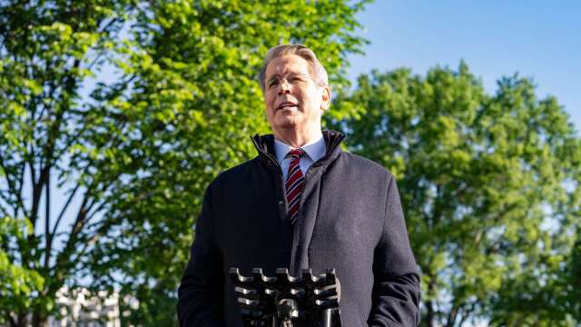 美國財政部長貝森特力促Fed降息，稱這是未來經濟成長的關鍵要素。(圖:Shutterstock)