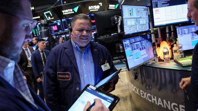 〈美股早盤〉投資人消化非農數據、靜待關稅裁決 主要指數小幅走揚(圖：REUTERS/TPG)