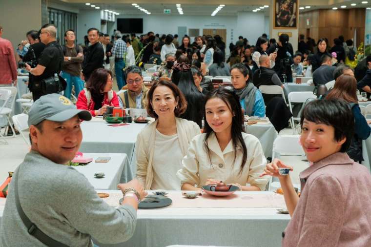 圖:茶師 林郁珊 Eva Lin於現場展示功夫茶