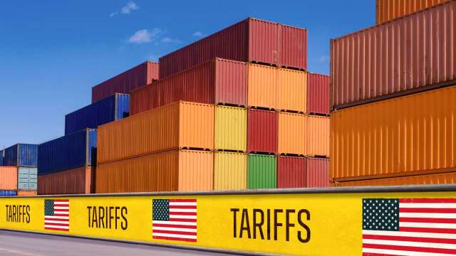 關稅讓企業忙救火無暇規劃，三分之二怕第二季開始衰退。(圖:Shutterstock)