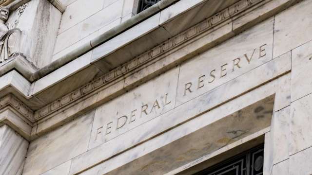 華爾街大轉向！選擇權交易員押注Fed今年不降息 小摩滙豐等投行也倒戈（圖：Shutterstock）