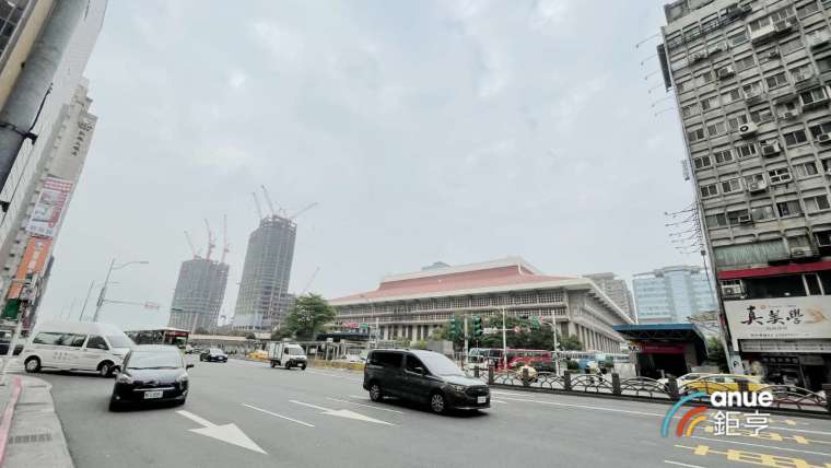 台北車站憑藉核心樞紐地位，旅運量傲視群雄，突破1億人。(鉅亨網記者張欽發攝)