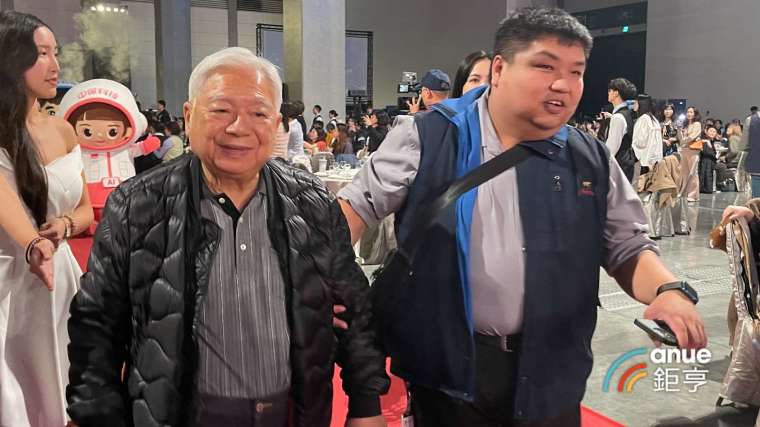 中保科總裁林孝信(中)16日出席旺年會。(鉅亨網記者張欽發攝)