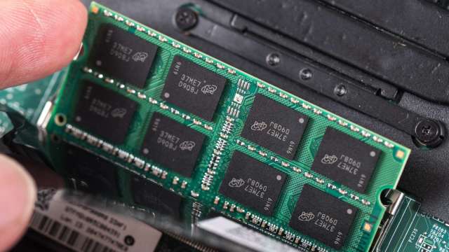 AI 資料中心抽乾記憶體產能！儲存價格狂飆   HBM、DRAM 漲勢恐延續至2028年。（圖：Shutterstock）