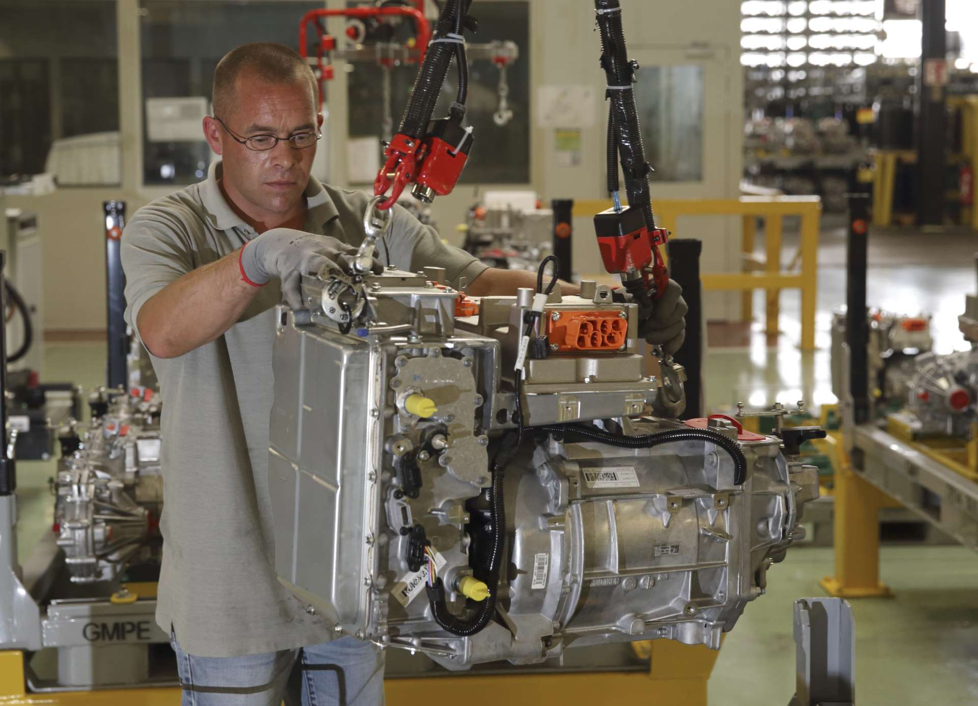 法國汽車製造商雷諾位於法國西部克萊翁(Cléon)的電動車引擎工廠。Reuters/TPG