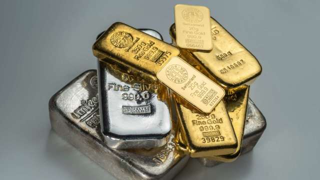 金價逼近5000美元 為何白銀與白金有望更勝一籌？(圖：shutterstock)