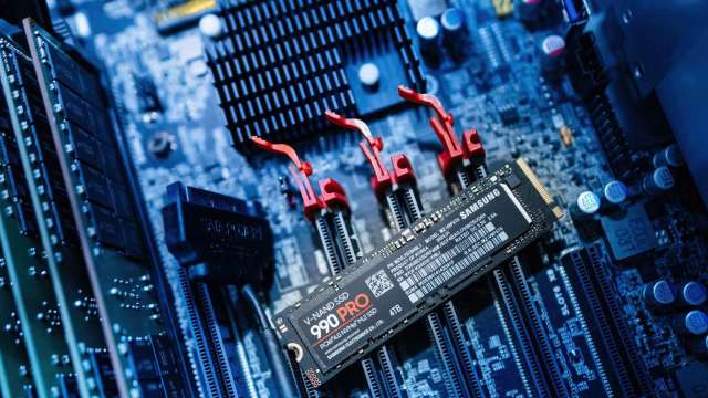 AI引爆漲價狂潮！三星NAND今年第一季報價飆100% 全行業跟進（圖：Shutterstock）