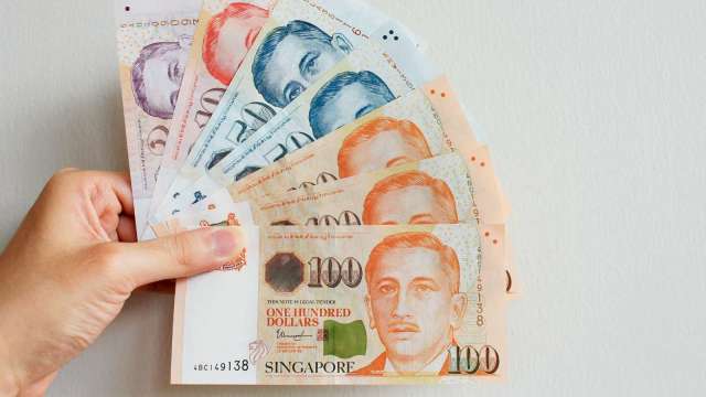 新元兌美元匯率創11年新高 避險情緒與政策穩定吸引資金流入(圖:shutterstock)