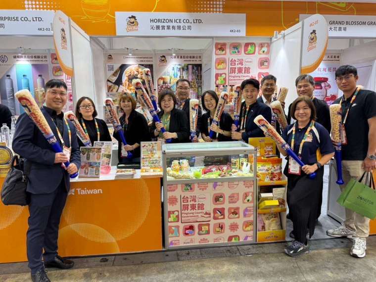 新加坡國際食品展的屏東館，合力與屏東縣政府、經濟部外貿局、金屬研究中心，一起為台灣食品推動、努力 。(圖：沁騰提供)