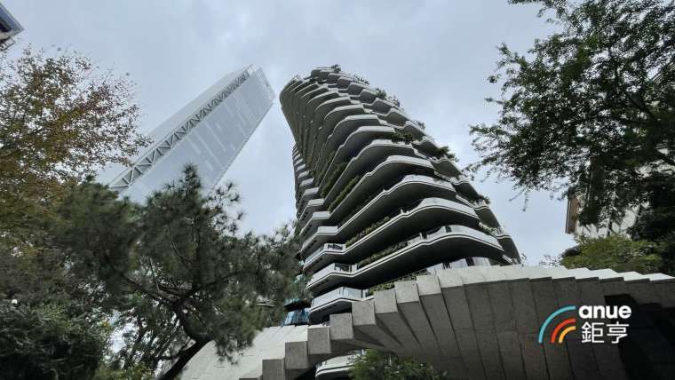 中工握有的信義區「陶朱隱園」12 戶 今年以售出 3 戶爲目標。(鉅亨網記者張欽發攝)