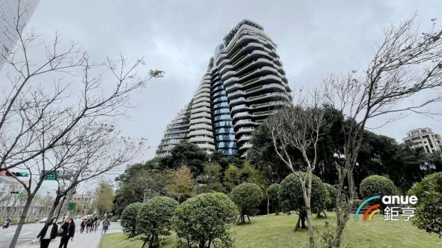 中工握有的信義區「陶朱隱園」12戶 今年以售出3戶爲目標。(鉅亨網記者張欽發攝)