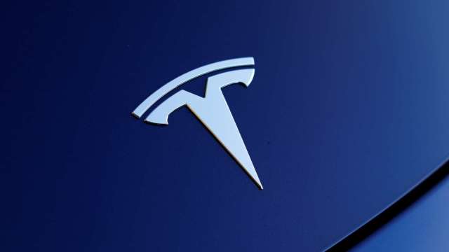 估值越喊越高、獲利卻下修!特斯拉股價與基本面脫鉤(圖:REUTERS/TPG)