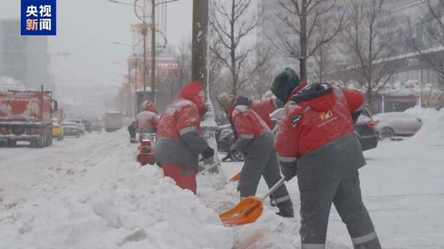 俄羅斯莫斯科遇近200年來最強暴雪，積雪厚度超過60公分。（圖：央視）